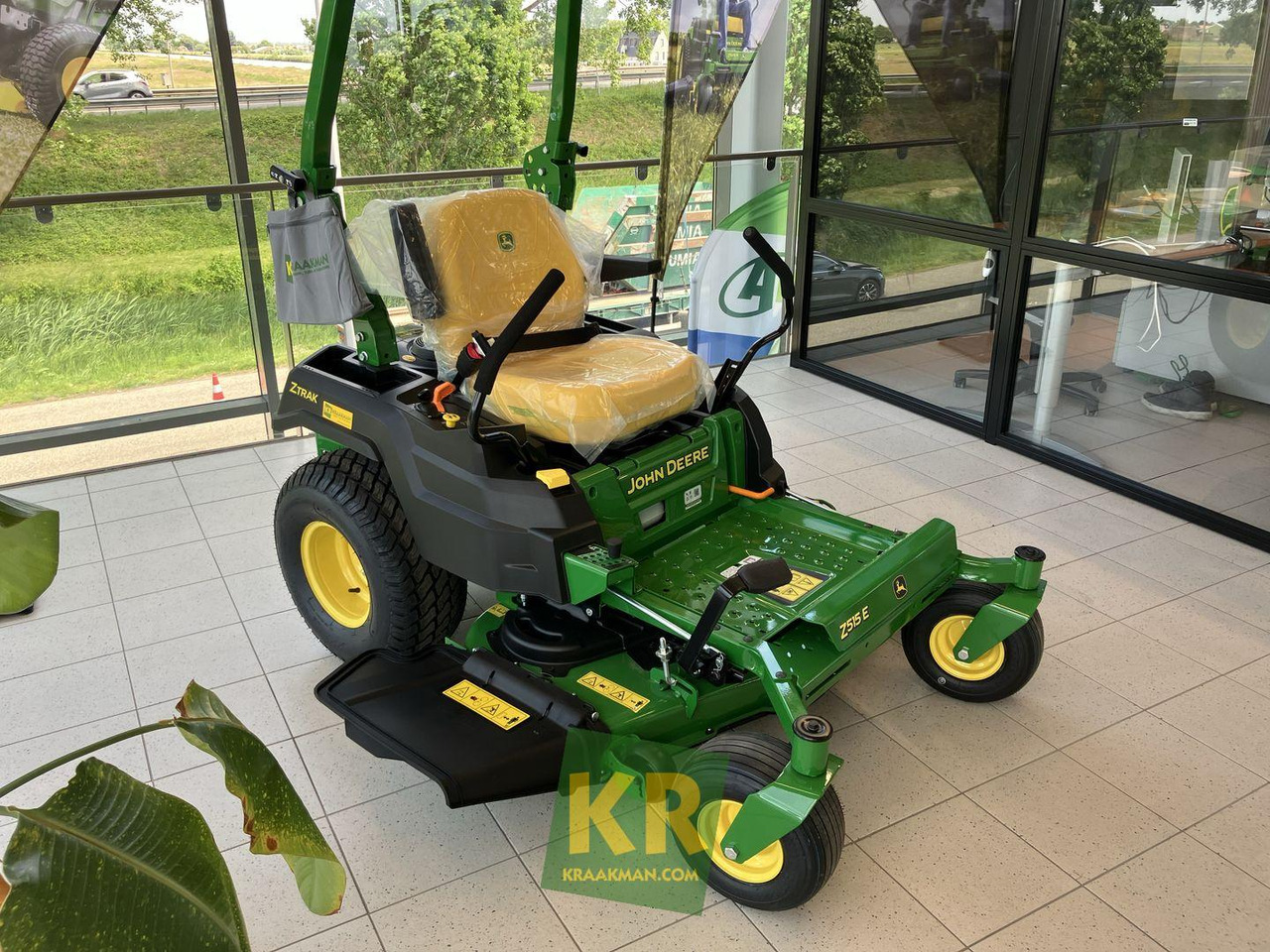 Z515E ZEROTURN John Deere - Máy cắt cỏ vườn: hình 2 Z515E ZEROTURN John Deere - Máy cắt cỏ vườn: hình 2