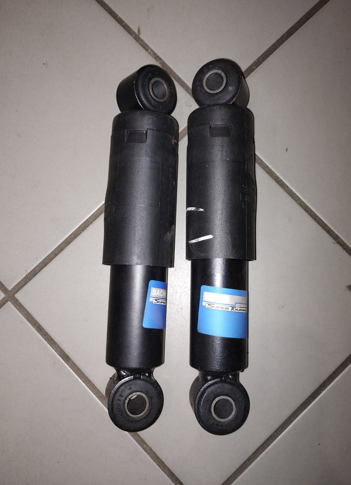 AMORTYZATOR KABINY 106323 SACHS 6733170203 6733170303 MERCEDES 814 817 1114 1117 1314 LK/LN2 - Hệ thống treo cabin: hình 1 AMORTYZATOR KABINY 106323 SACHS 6733170203 6733170303 MERCEDES 814 817 1114 1117 1314 LK/LN2 - Hệ thống treo cabin: hình 1