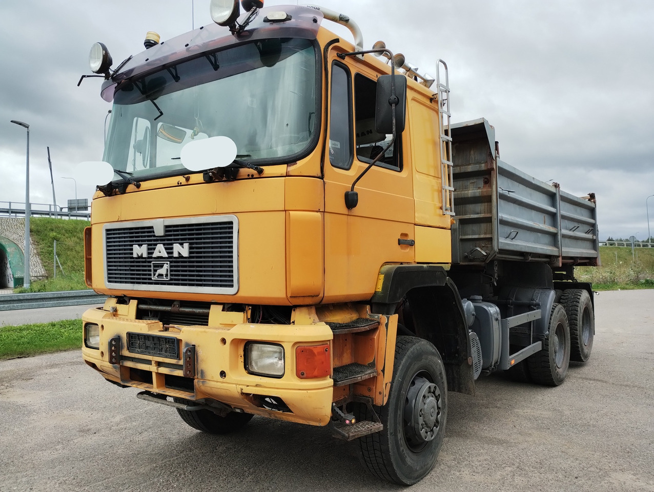 MAN F90 19-372 6X4 - 4 - Xe ben: hình 1 MAN F90 19-372 6X4 - 4 - Xe ben: hình 1
