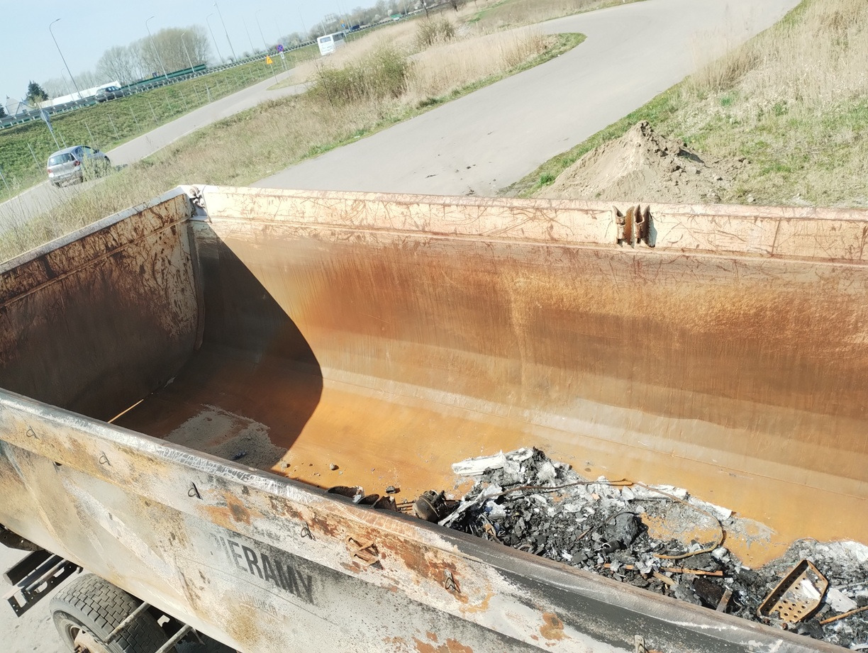 SCHMITZ CARGOBULL GOTHA 26 m3 SGF S3 2015 - Sơ mi rơ moóc ben: hình 3 SCHMITZ CARGOBULL GOTHA 26 m3 SGF S3 2015 - Sơ mi rơ moóc ben: hình 3