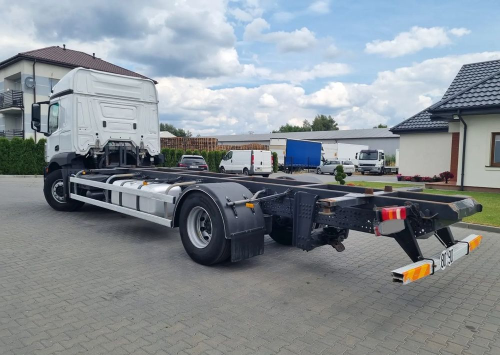 Mercedes-Benz Actros 1836 - Xe tải thùng mui bạt: hình 4 Mercedes-Benz Actros 1836 - Xe tải thùng mui bạt: hình 4