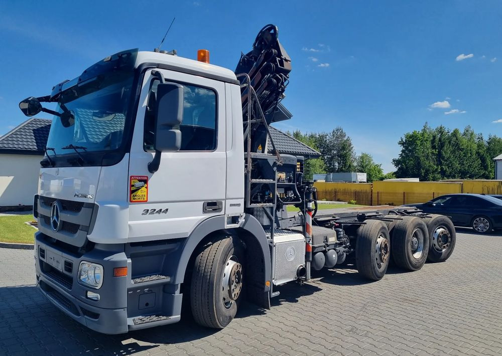 Mercedes-Benz Actros 3244 - Xe tải khung gầm: hình 1 Mercedes-Benz Actros 3244 - Xe tải khung gầm: hình 1