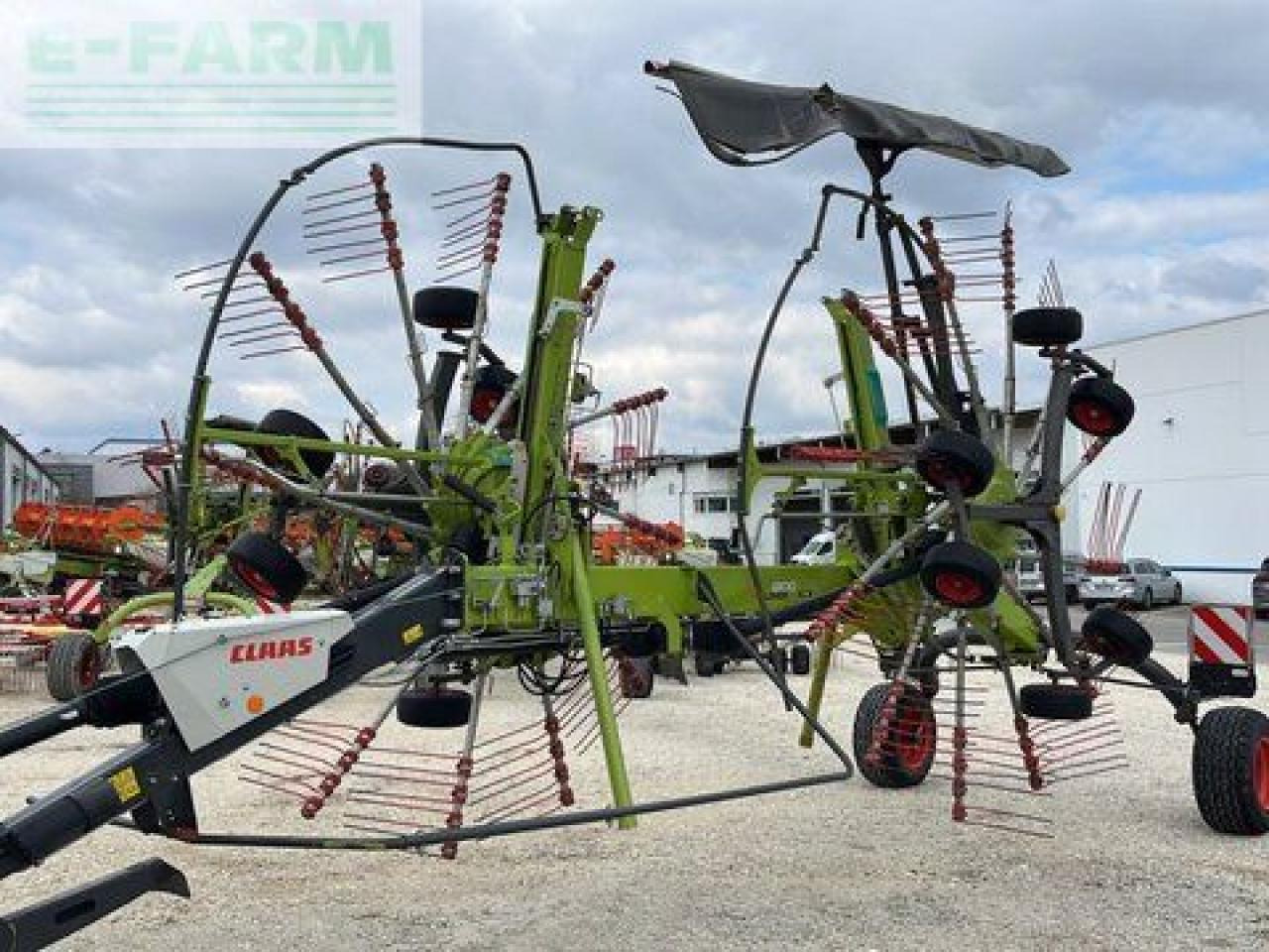 CLAAS liner 1800 twin - Dàn trải/ Cào: hình 1 CLAAS liner 1800 twin - Dàn trải/ Cào: hình 1