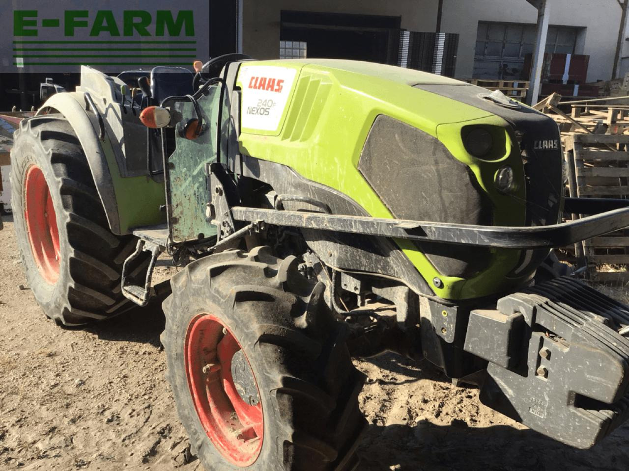 CLAAS nexos 240 f arceau F - Máy cày: hình 1 CLAAS nexos 240 f arceau F - Máy cày: hình 1
