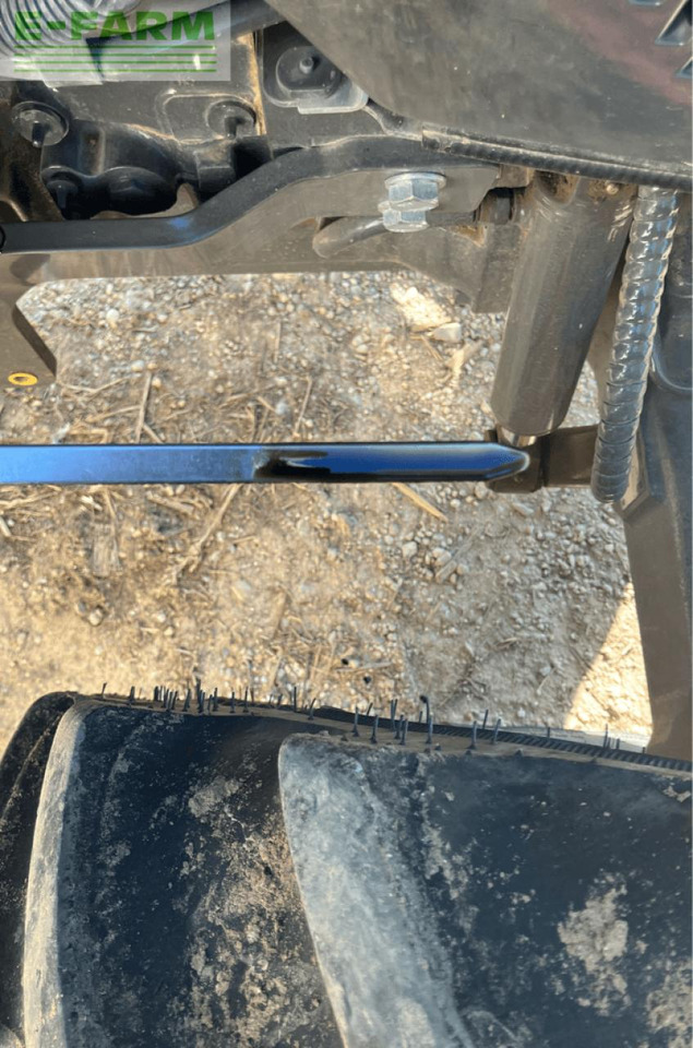 CLAAS nexos 240 l cabine - Máy cày: hình 4 CLAAS nexos 240 l cabine - Máy cày: hình 4