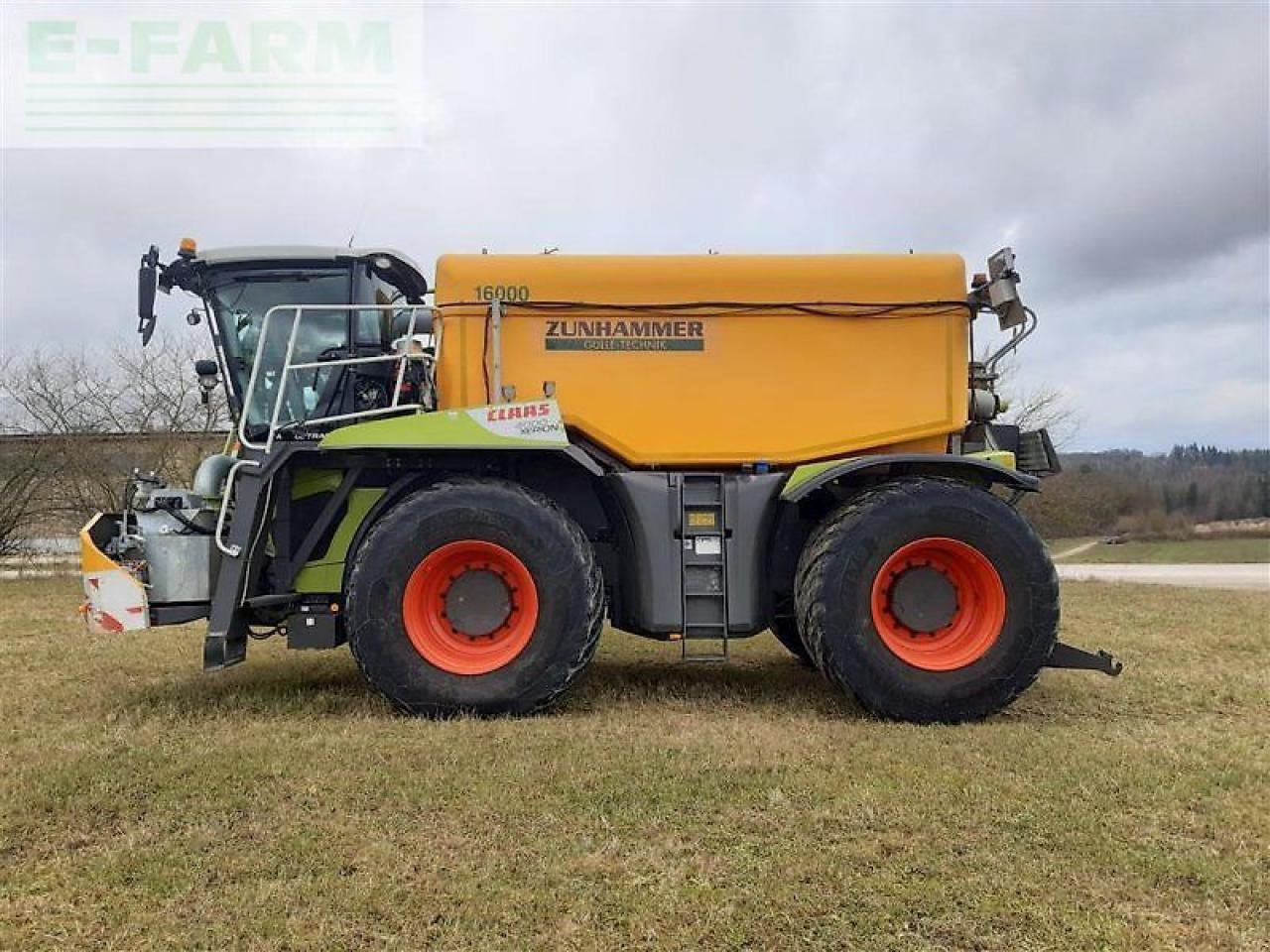 CLAAS xerion 4000 saddle trac SADDLE TRAC - Máy phun xịt tự hành: hình 4 CLAAS xerion 4000 saddle trac SADDLE TRAC - Máy phun xịt tự hành: hình 4