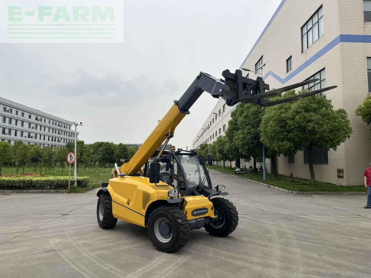 Máy xúc mini Eurotrac th 25.6: hình 16