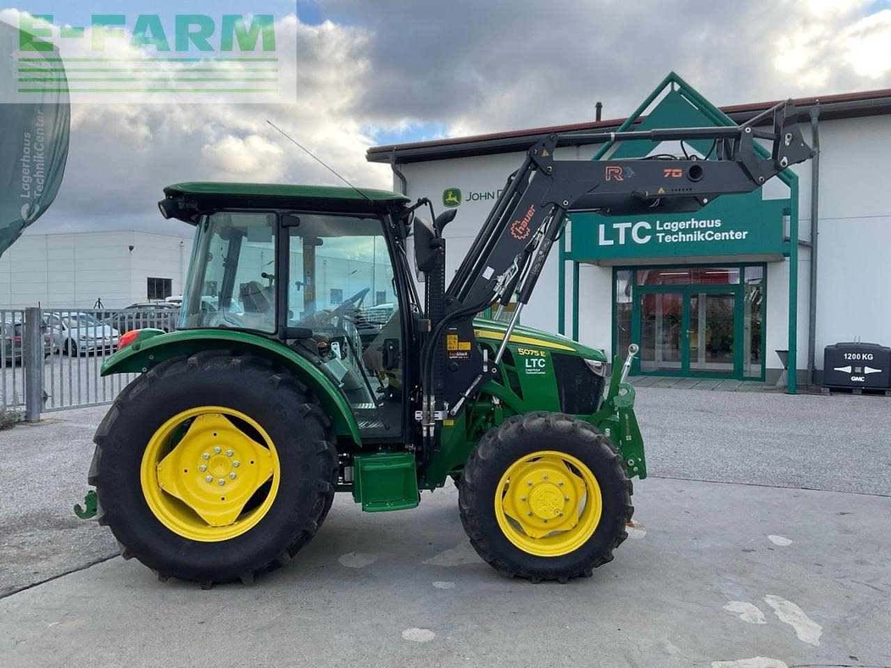 John Deere 5075E - Máy cày: hình 5 John Deere 5075E - Máy cày: hình 5