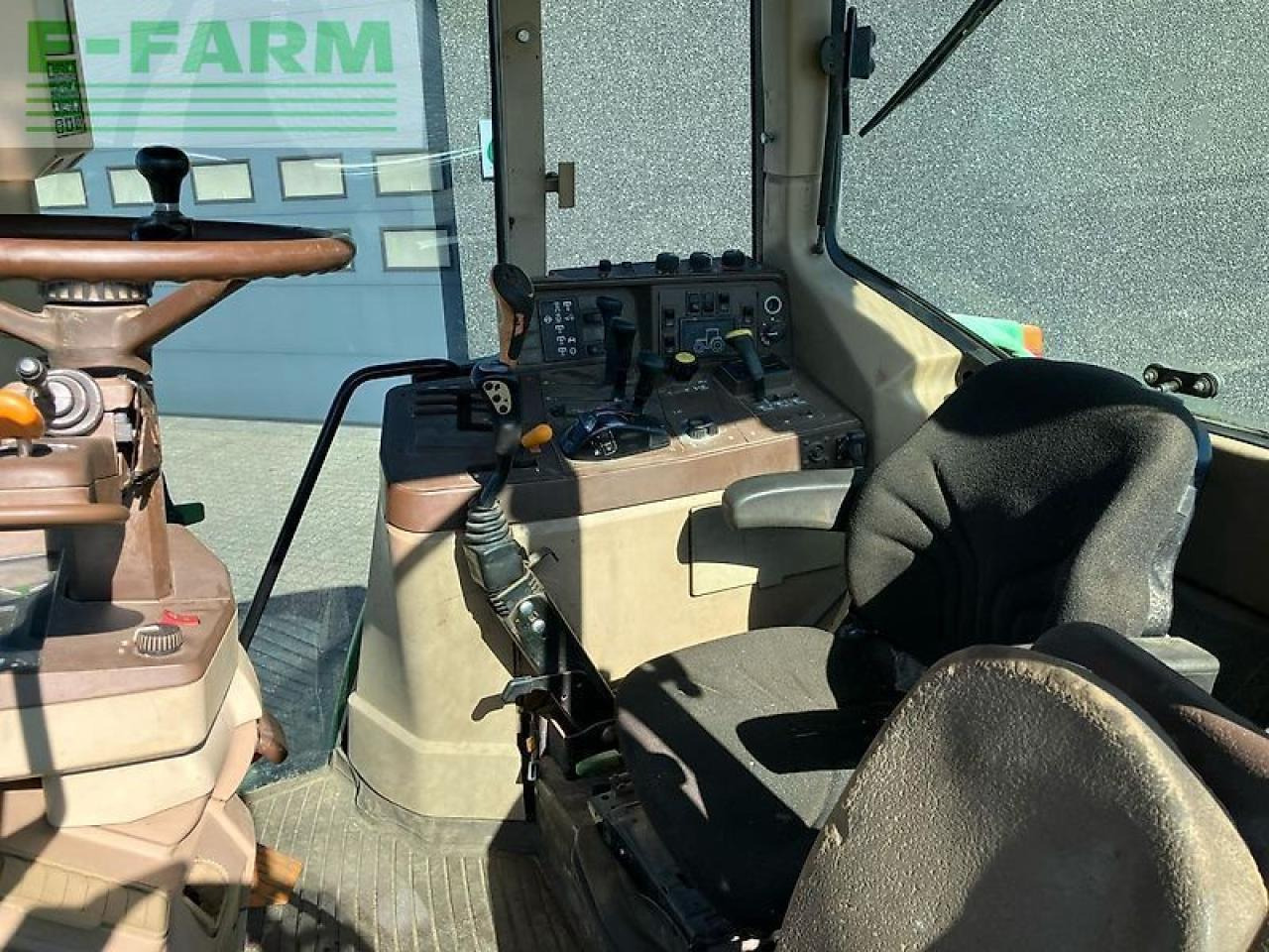 John Deere 6810 - Máy cày: hình 3 John Deere 6810 - Máy cày: hình 3