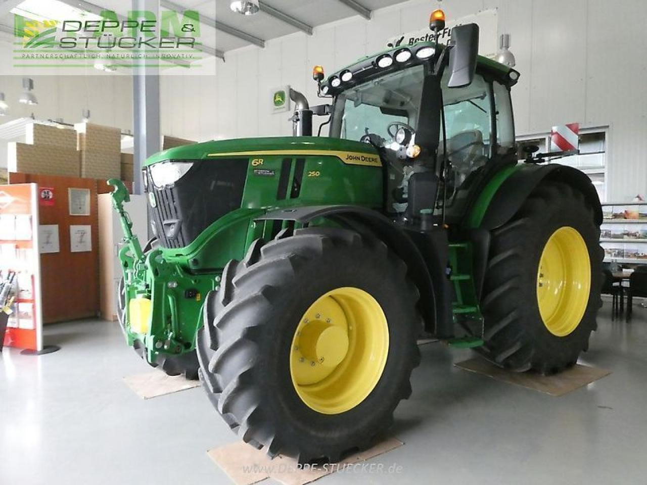 John Deere 6r 250 - Máy cày: hình 2 John Deere 6r 250 - Máy cày: hình 2