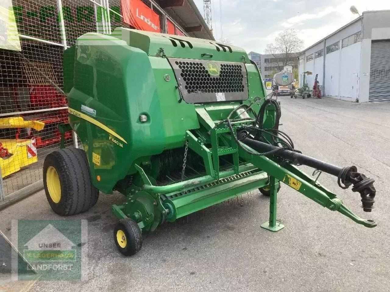 John Deere f440m - Máy đóng kiện vuông: hình 3 John Deere f440m - Máy đóng kiện vuông: hình 3