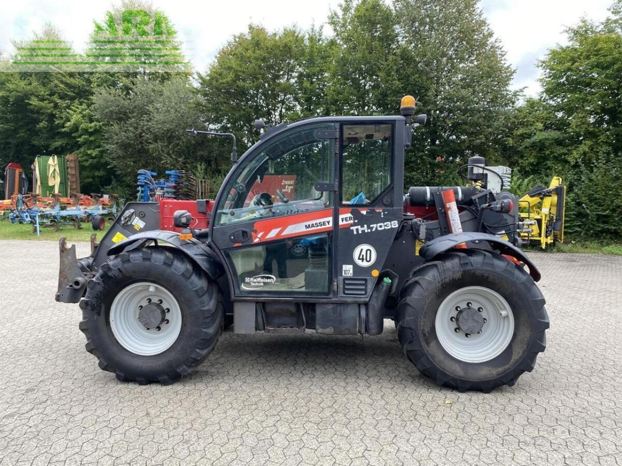Massey Ferguson th-7038 - Xe nhấc hình viễn vọng kính: hình 2 Massey Ferguson th-7038 - Xe nhấc hình viễn vọng kính: hình 2