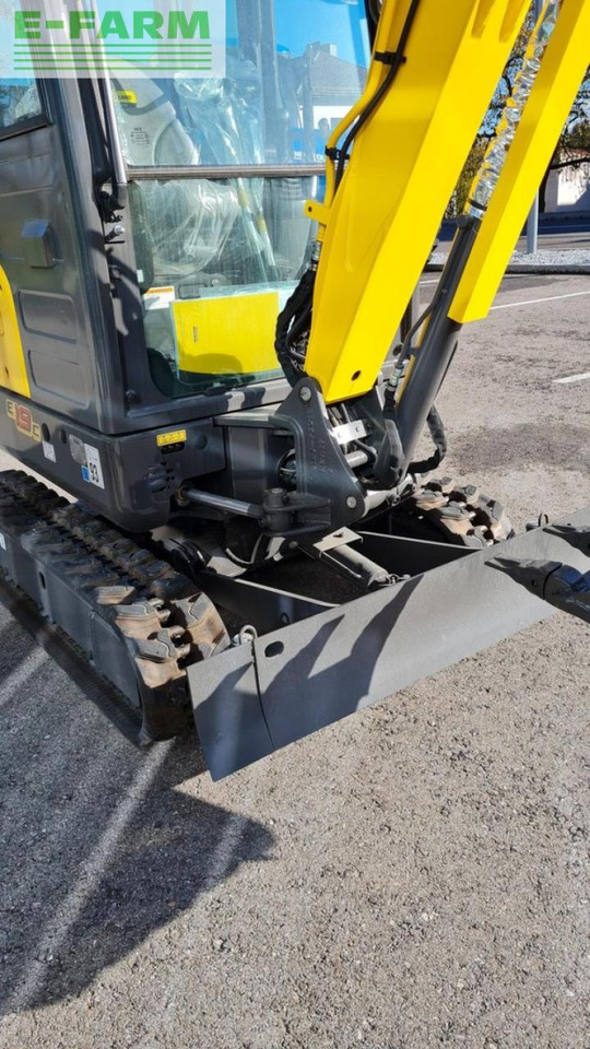 Máy xúc mini New Holland e19c: hình 14