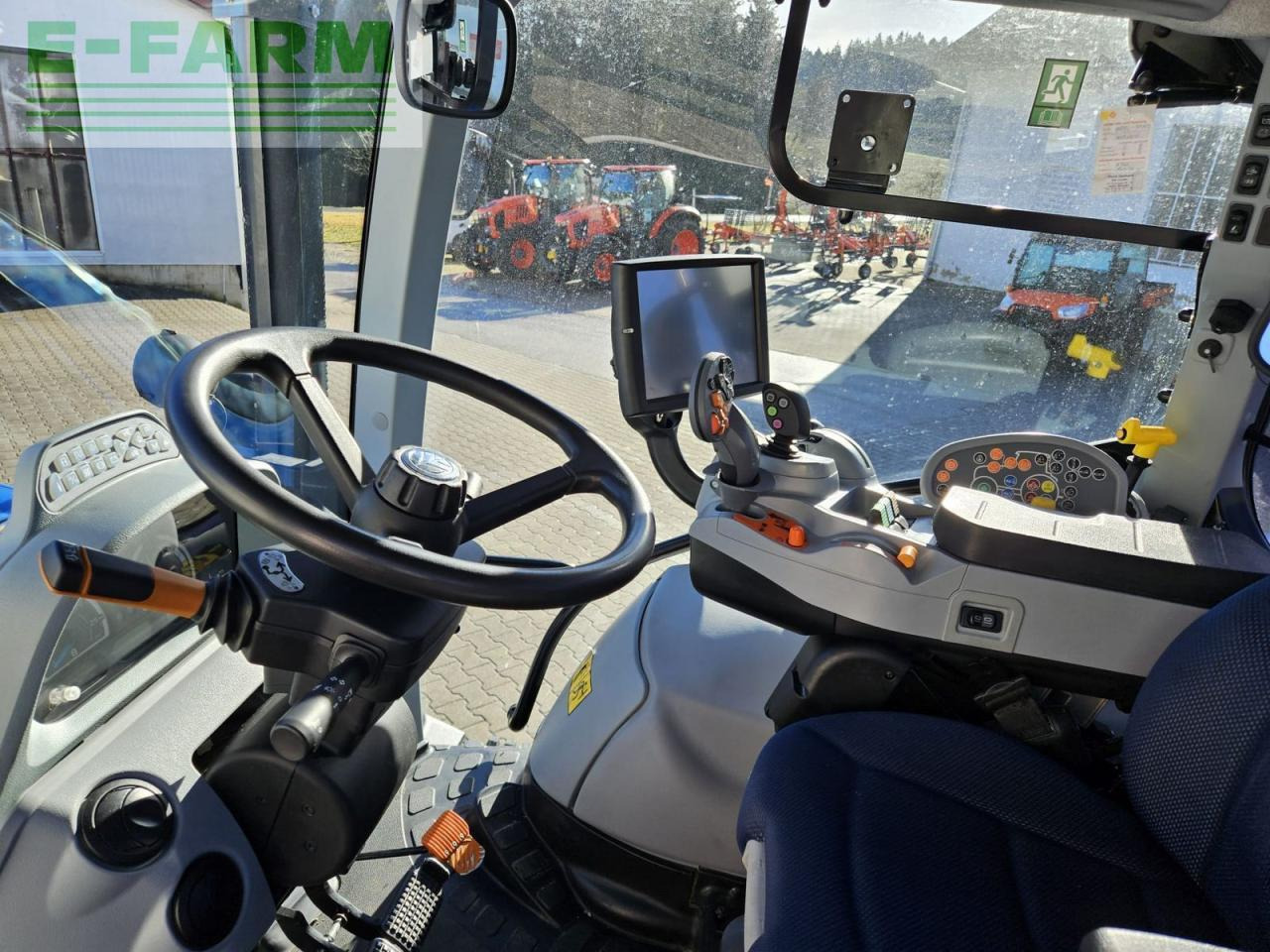 New Holland t6.180 dynamic command sidewinder ii SideWinder II - Máy cày: hình 3 New Holland t6.180 dynamic command sidewinder ii SideWinder II - Máy cày: hình 3