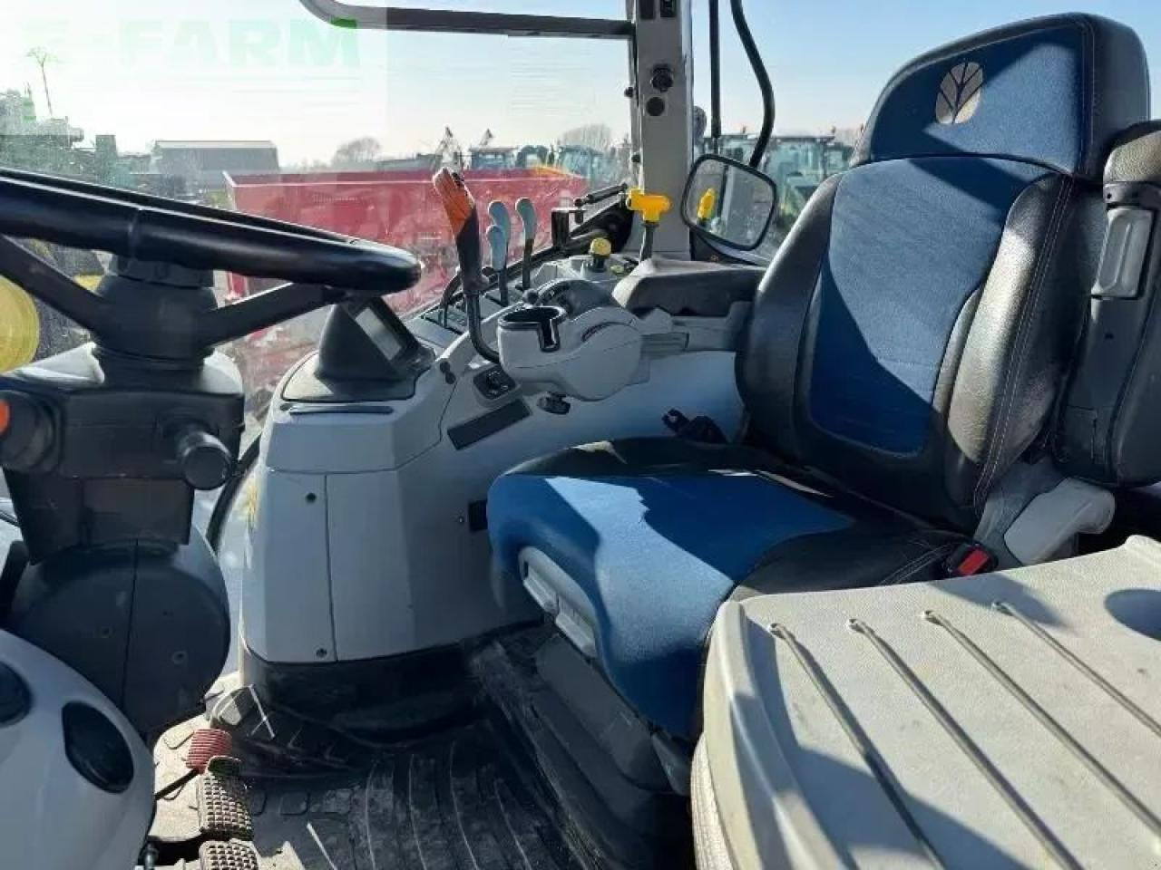 Máy cày New Holland t7.260 pc: hình 7 Máy cày New Holland t7.260 pc: hình 7