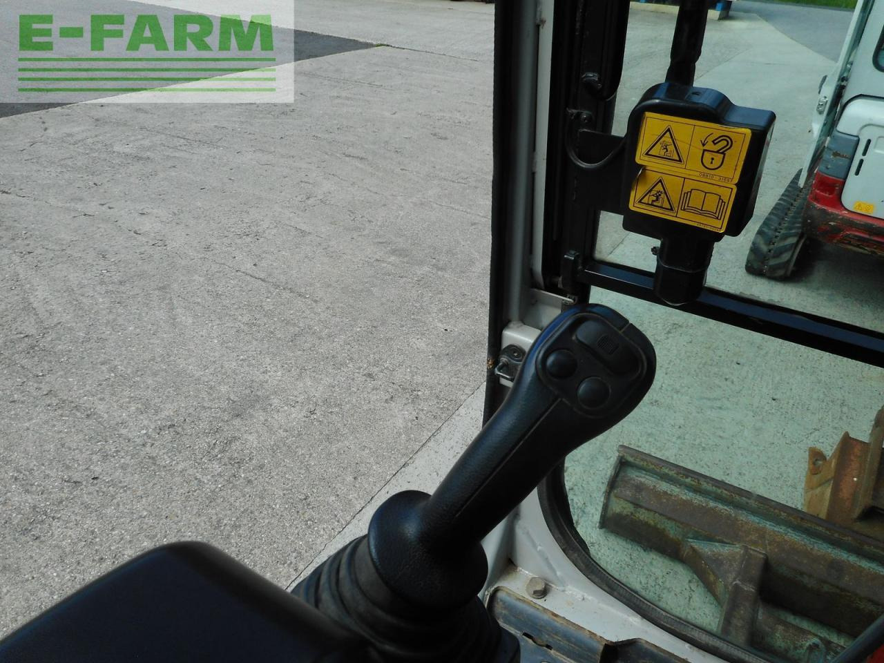 Máy xúc mini Takeuchi tb 228 ( 2.810kg ) powertilt: hình 10
