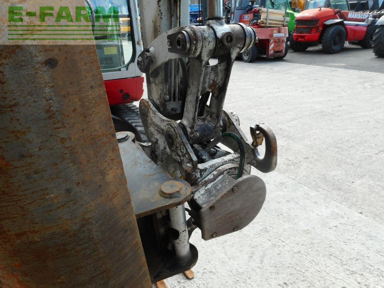 Máy xúc mini Takeuchi tb 228 ( 2.810kg ) powertilt: hình 14