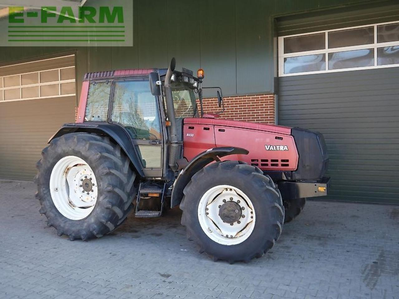 Valtra 8450 - Máy cày: hình 1 Valtra 8450 - Máy cày: hình 1