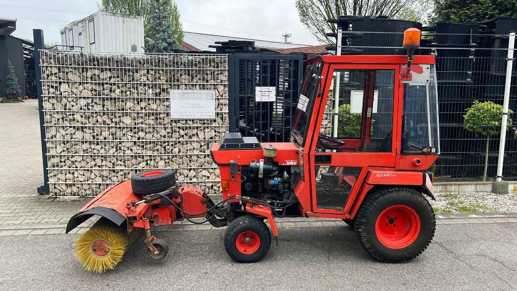 Hako 2300 D Kleintraktor, hyrd. Kehrmaschine, Zapfwelle - Máy cày đa dụng: hình 1 Hako 2300 D Kleintraktor, hyrd. Kehrmaschine, Zapfwelle - Máy cày đa dụng: hình 1