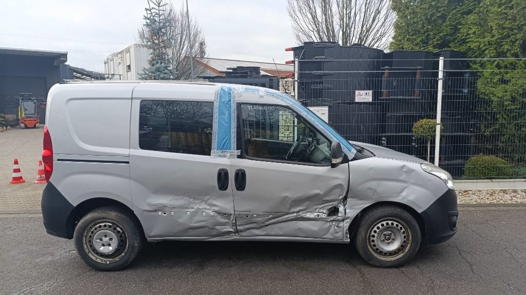 Opel Combo Kastenwagen Transp. Seitenschaden fahrbereit - Xe tải nhỏ thùng kín: hình 4 Opel Combo Kastenwagen Transp. Seitenschaden fahrbereit - Xe tải nhỏ thùng kín: hình 4