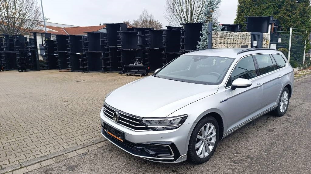 Volkswagen Passat GTE 1.4 TSI DSG GTE Plug-in-Hybrid 1. Hand - Xe hơi: hình 2 Volkswagen Passat GTE 1.4 TSI DSG GTE Plug-in-Hybrid 1. Hand - Xe hơi: hình 2