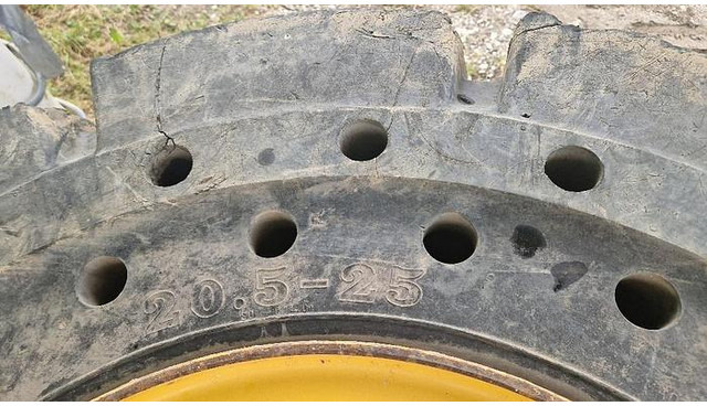 Big Vollgummi Räder 20,5 x 25 mit Volvo Felgen - Lốp: hình 5 Big Vollgummi Räder 20,5 x 25 mit Volvo Felgen - Lốp: hình 5