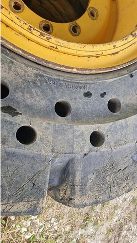 Big Vollgummi Räder 20,5 x 25 mit Volvo Felgen - Lốp: hình 4 Big Vollgummi Räder 20,5 x 25 mit Volvo Felgen - Lốp: hình 4