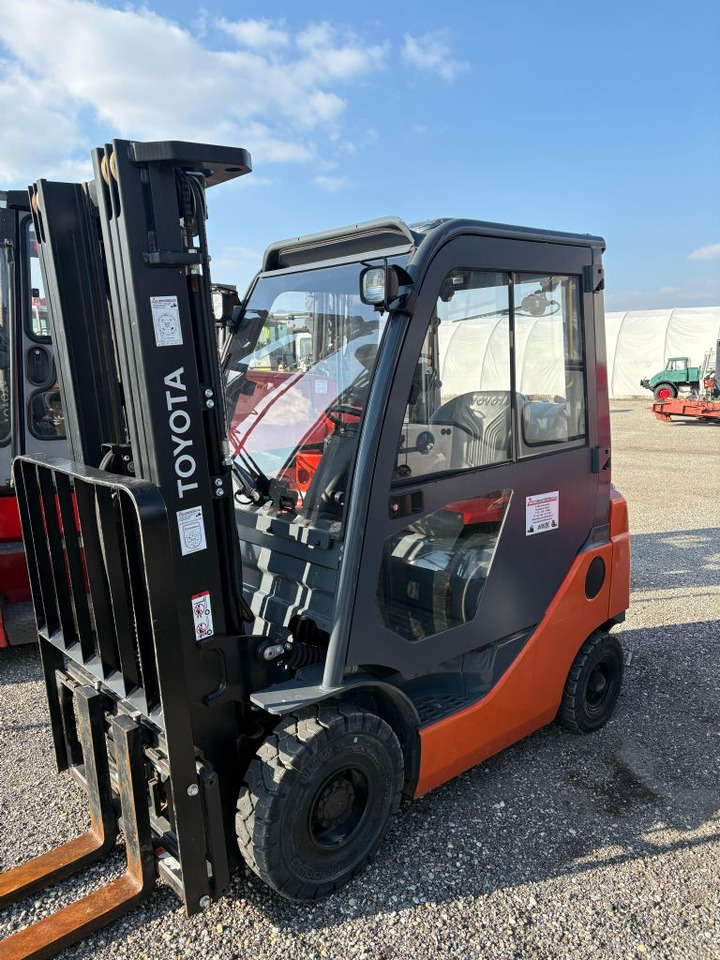 Toyota Tonero 02-8FGF15 - Xe nâng: hình 2 Toyota Tonero 02-8FGF15 - Xe nâng: hình 2
