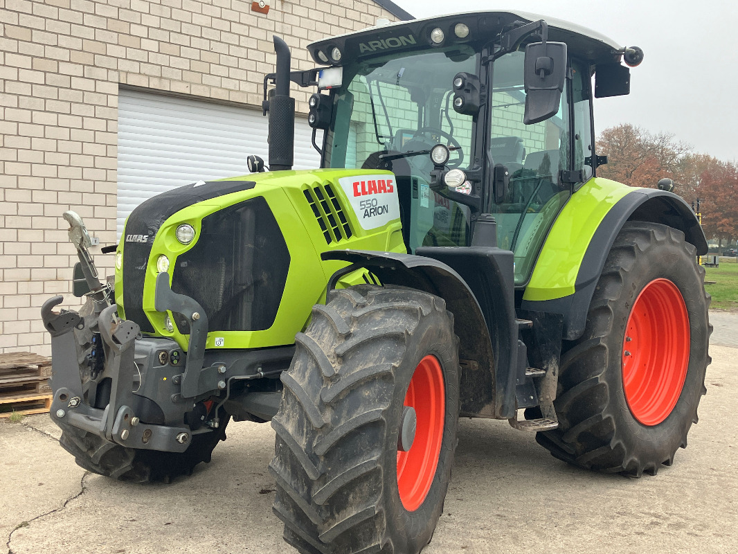 CLAAS Arion 550 - Máy cày: hình 1 CLAAS Arion 550 - Máy cày: hình 1