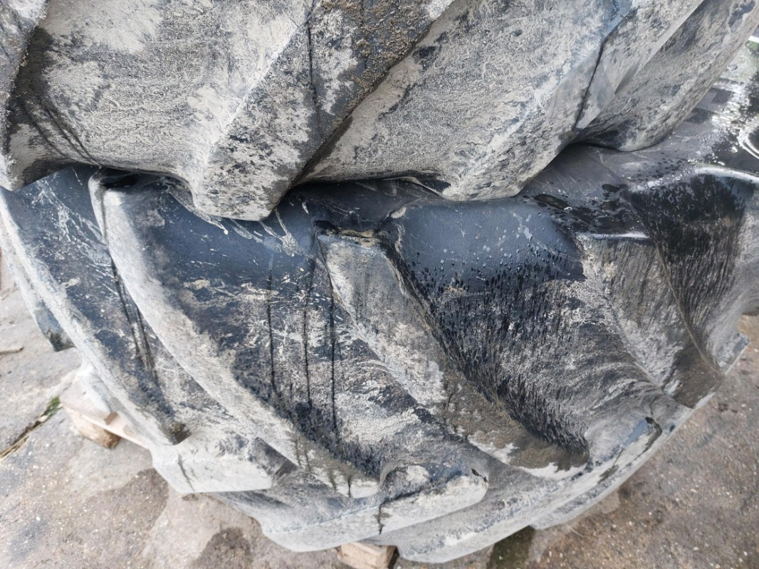 Continental 900/60R38 750/55R30 John Deere 8335R 8430 8530 - Lốp và vành: hình 2 Continental 900/60R38 750/55R30 John Deere 8335R 8430 8530 - Lốp và vành: hình 2