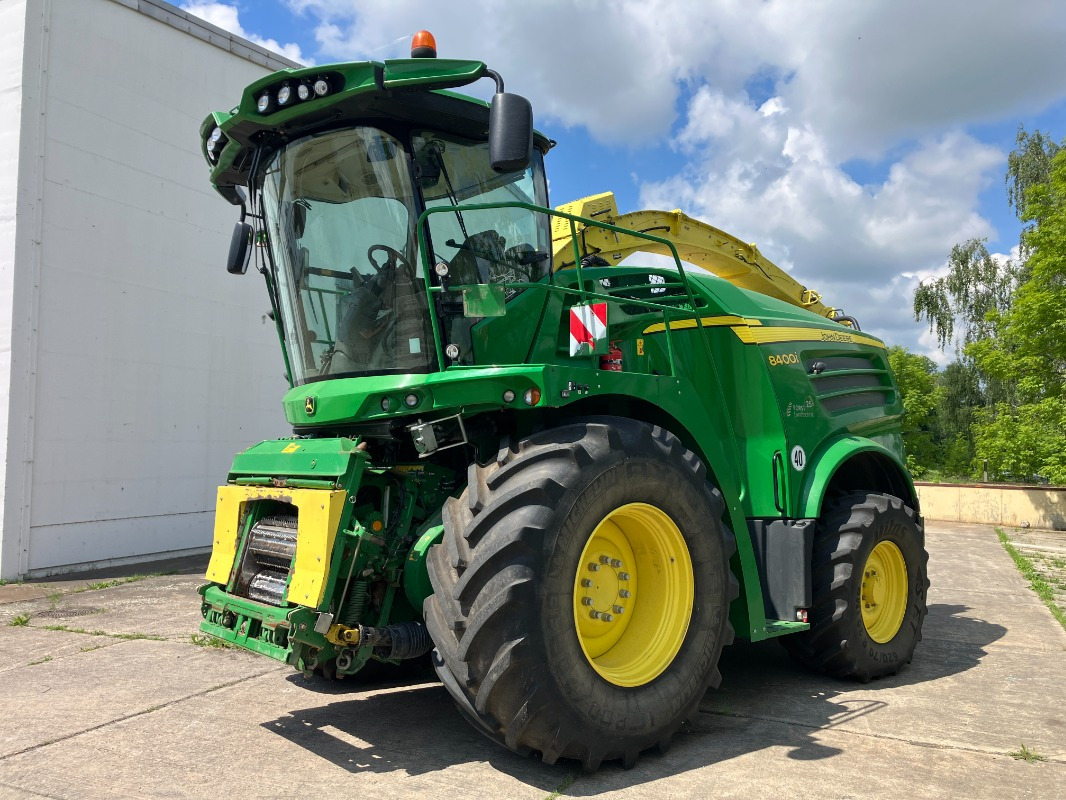 John Deere 8400i mit Kemper 360 und Pick-Up 639 - Máy gặt: hình 1 John Deere 8400i mit Kemper 360 und Pick-Up 639 - Máy gặt: hình 1