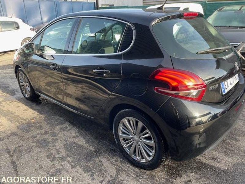 208 ALLURE PT 110cv-05/2016- 87950 KM - Xe hơi: hình 2 208 ALLURE PT 110cv-05/2016- 87950 KM - Xe hơi: hình 2