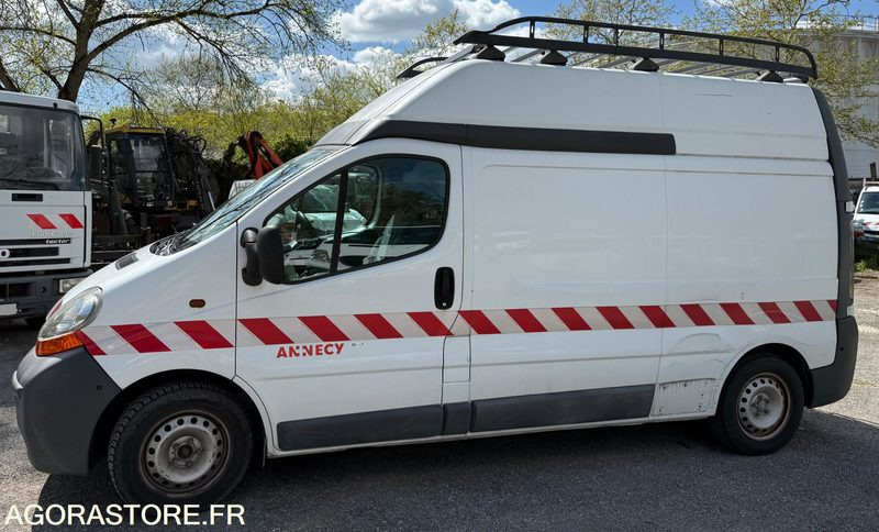 7226YJ74 - RENAULT TRAFIC - Xe van chở hàng: hình 1 7226YJ74 - RENAULT TRAFIC - Xe van chở hàng: hình 1
