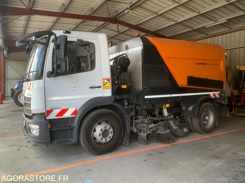 BALAYEUSE COMPOSÉE D'UN PORTEUR MERCEDES ET D'UN SYSTÈME DE BALAYAGE SCHMIDT - Xe quét đường: hình 1 BALAYEUSE COMPOSÉE D'UN PORTEUR MERCEDES ET D'UN SYSTÈME DE BALAYAGE SCHMIDT - Xe quét đường: hình 1