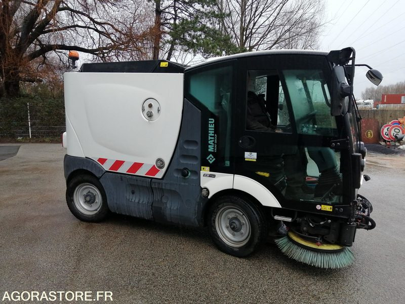BALAYEUSE - MATHIEU - AZURA FLEX - 2020 / 4222 HEURES - Xe quét đường: hình 1 BALAYEUSE - MATHIEU - AZURA FLEX - 2020 / 4222 HEURES - Xe quét đường: hình 1