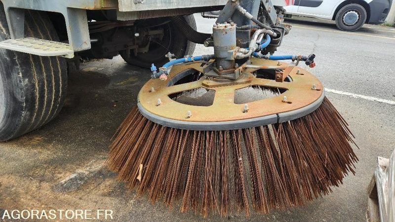 BALAYEUSE RAMASSEUSE DULEVO 5000 - Xe quét đường: hình 4 BALAYEUSE RAMASSEUSE DULEVO 5000 - Xe quét đường: hình 4