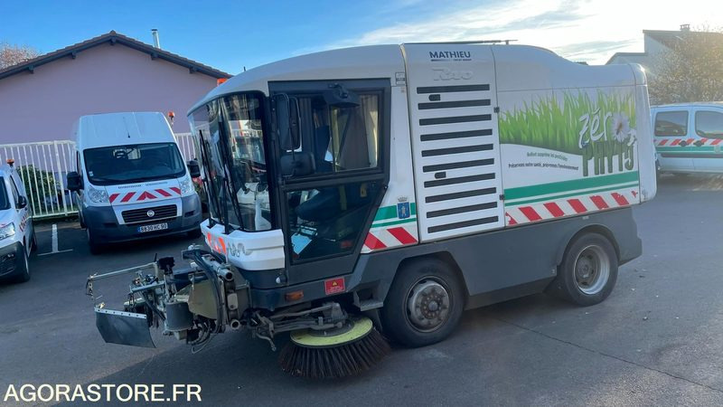 BALAYEUSE RAVO DE 2009 - Xe quét đường: hình 3 BALAYEUSE RAVO DE 2009 - Xe quét đường: hình 3