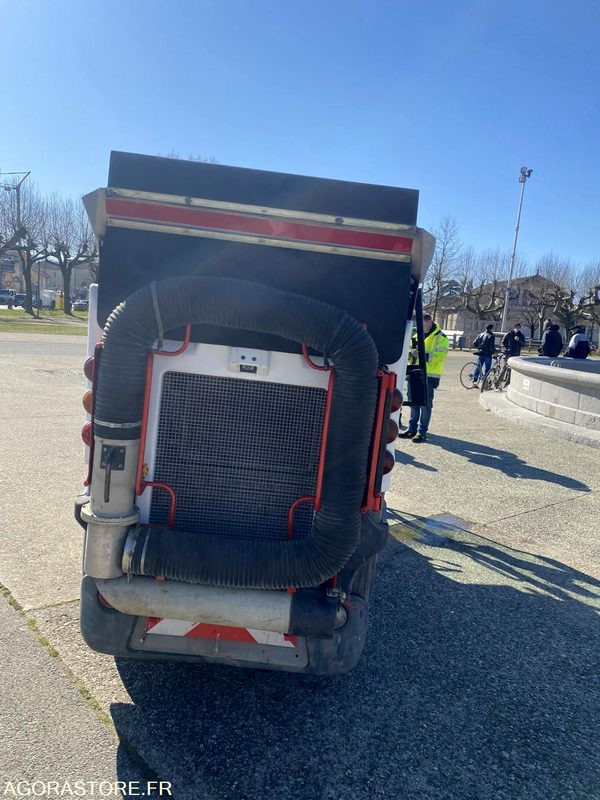 BALAYEUSE SCHMIDT SWINGO 2001+ UNE BALAYEUSE BOSCHUNG 2001 - Xe quét đường: hình 4 BALAYEUSE SCHMIDT SWINGO 2001+ UNE BALAYEUSE BOSCHUNG 2001 - Xe quét đường: hình 4