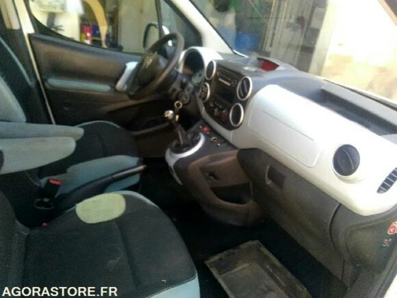 BERLINGO 4x4 MULTISPACE 1,6 HDI 90 - 187070km - 2013 - Xe hơi: hình 3 BERLINGO 4x4 MULTISPACE 1,6 HDI 90 - 187070km - 2013 - Xe hơi: hình 3