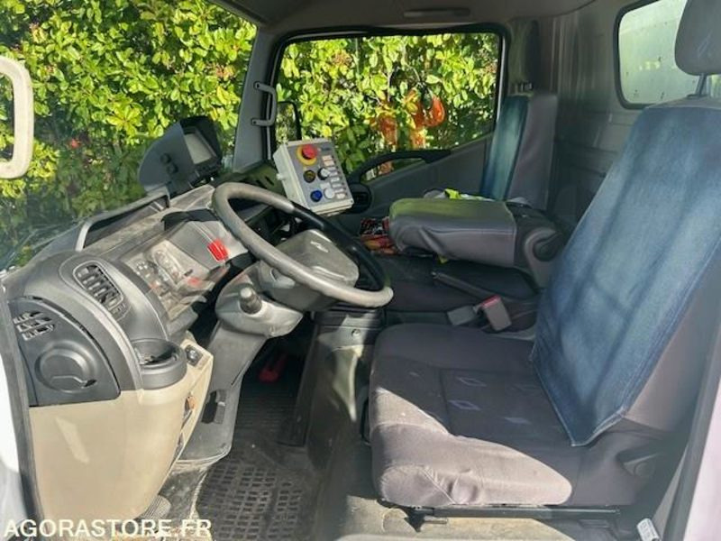 BOM 4.5t Renault Maxity - Xe tải chở rác: hình 5 BOM 4.5t Renault Maxity - Xe tải chở rác: hình 5