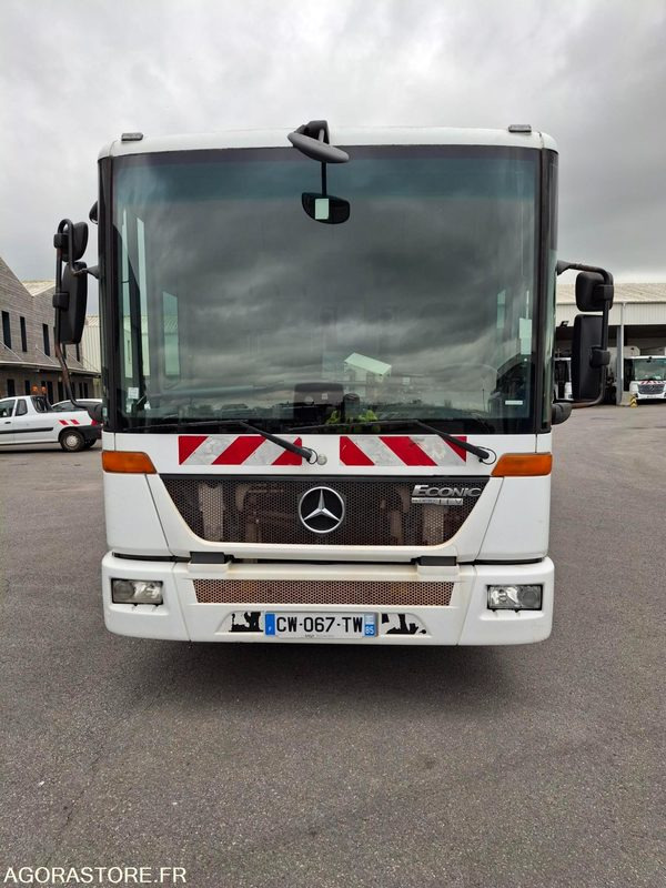 BOM Mercedes Econic 292045 kms 2013 - CW-067-TW - Xe tải chở rác: hình 2 BOM Mercedes Econic 292045 kms 2013 - CW-067-TW - Xe tải chở rác: hình 2