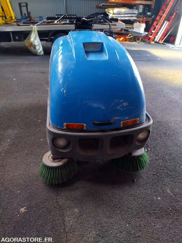 Balayeuse aspiratrice de trottoirs TENNANT LITTER HAWK 4100 - Xe quét đường: hình 5 Balayeuse aspiratrice de trottoirs TENNANT LITTER HAWK 4100 - Xe quét đường: hình 5