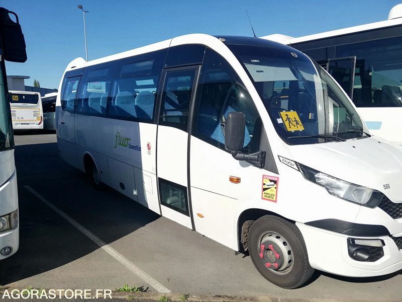 Bus Iveco UNVI 70C17 - 2017 - 120 000 km - Xe buýt trường học: hình 1 Bus Iveco UNVI 70C17 - 2017 - 120 000 km - Xe buýt trường học: hình 1