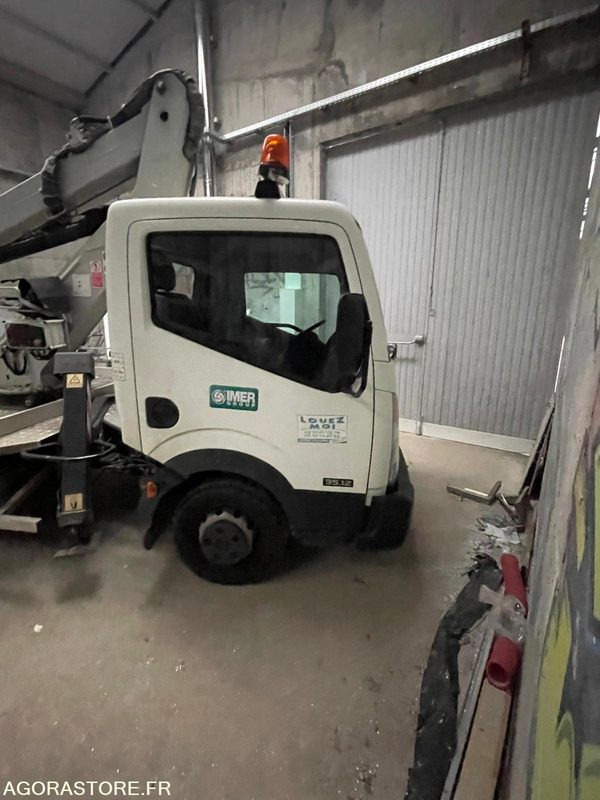 CAMION NACELLE NISSAN IMER P18T12 28740 KM 2015 - Nền bục trên không gắn trên xe tải: hình 5 CAMION NACELLE NISSAN IMER P18T12 28740 KM 2015 - Nền bục trên không gắn trên xe tải: hình 5