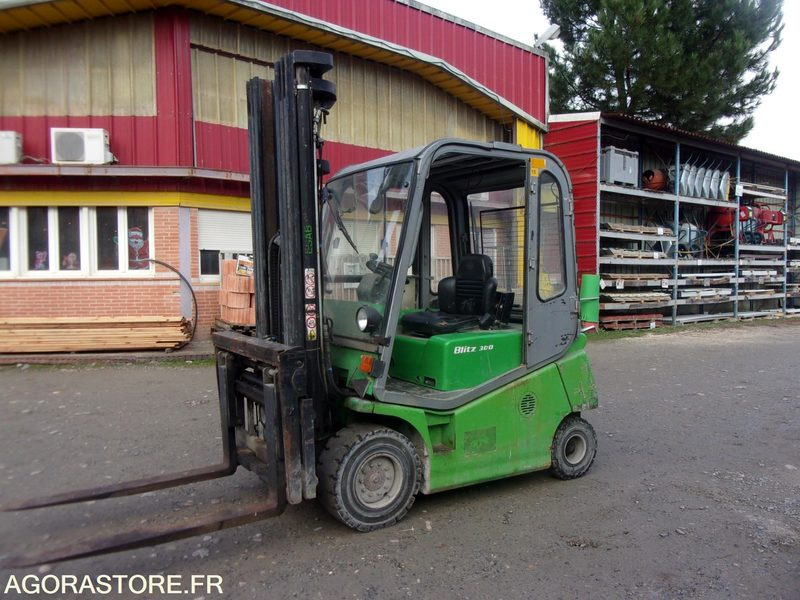CHARIOT ÉLÉVATEUR 3 TONNES POSITIONNEUR DE FOURCHES ELECTRIQUE CESAB - Xe nâng điện: hình 2 CHARIOT ÉLÉVATEUR 3 TONNES POSITIONNEUR DE FOURCHES ELECTRIQUE CESAB - Xe nâng điện: hình 2