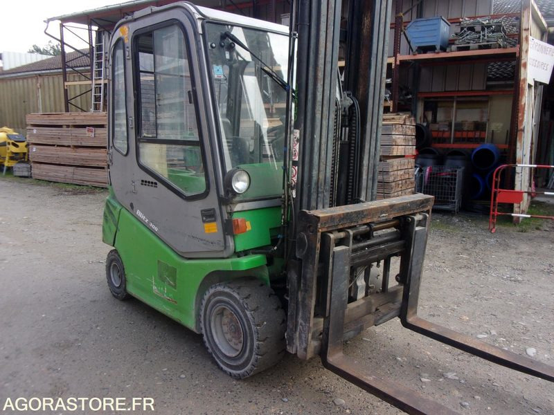 CHARIOT ÉLÉVATEUR 3 TONNES POSITIONNEUR DE FOURCHES ELECTRIQUE CESAB - Xe nâng điện: hình 1 CHARIOT ÉLÉVATEUR 3 TONNES POSITIONNEUR DE FOURCHES ELECTRIQUE CESAB - Xe nâng điện: hình 1