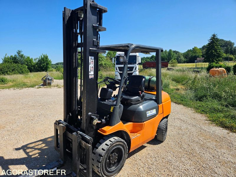 CHARIOT ELEVATEUR A MAT FRONTAL TOYOTA 3 TONNES - Xe nâng gas: hình 1 CHARIOT ELEVATEUR A MAT FRONTAL TOYOTA 3 TONNES - Xe nâng gas: hình 1