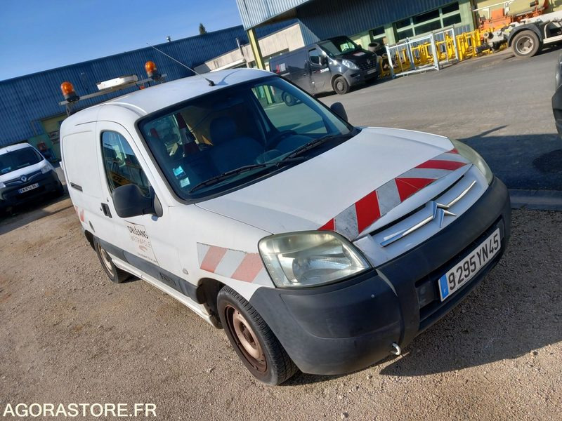 CITROEN BERLINGO - 2004 - 96000KM - Xe van nhỏ gọn: hình 4 CITROEN BERLINGO - 2004 - 96000KM - Xe van nhỏ gọn: hình 4