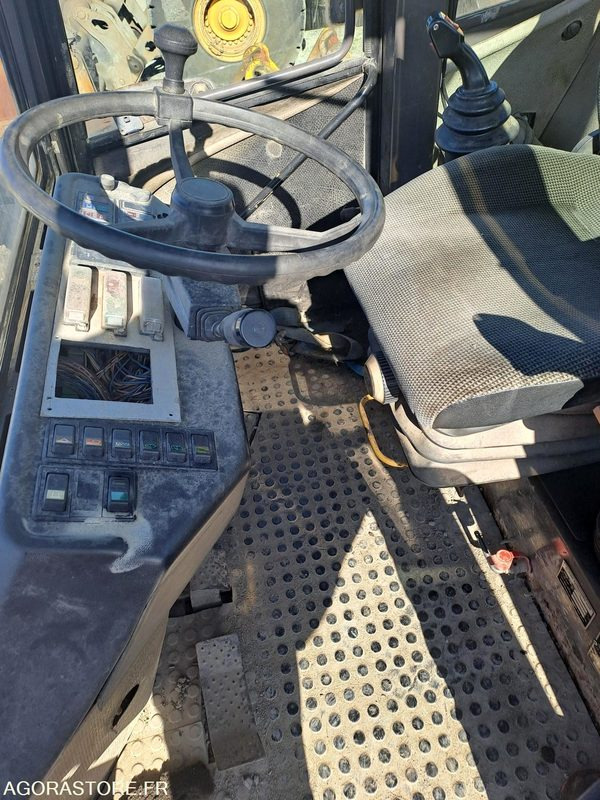 Chargeuse AHLMANN AS200 - 1999 / 6926 HEURES (MMF818/MD351) - Máy ủi: hình 4 Chargeuse AHLMANN AS200 - 1999 / 6926 HEURES (MMF818/MD351) - Máy ủi: hình 4