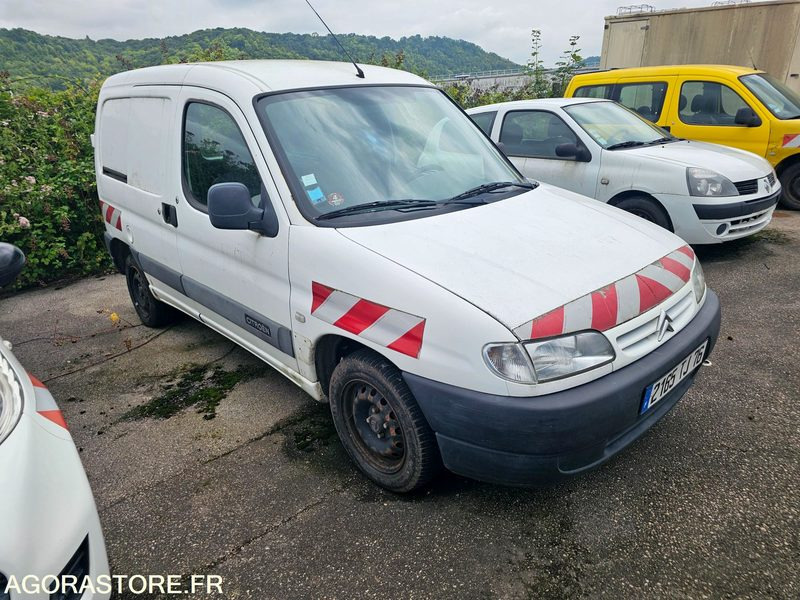 Citroën Berlingo - 2001 - 259965km - 2165TJ76 - Xe van nhỏ gọn: hình 2 Citroën Berlingo - 2001 - 259965km - 2165TJ76 - Xe van nhỏ gọn: hình 2